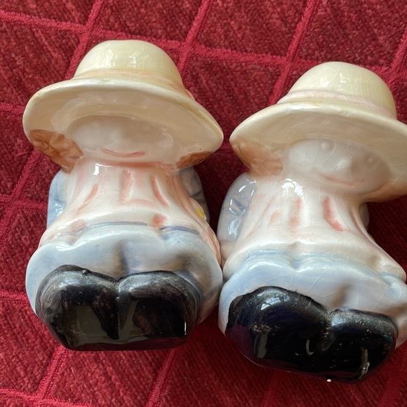 VTG Salt and Pepper Shakers - Picture 4 of 11